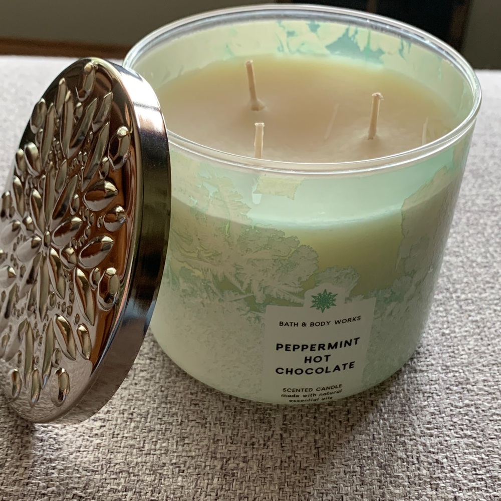 New Bath & Body Works Peppermint Hot Chocolate Candle